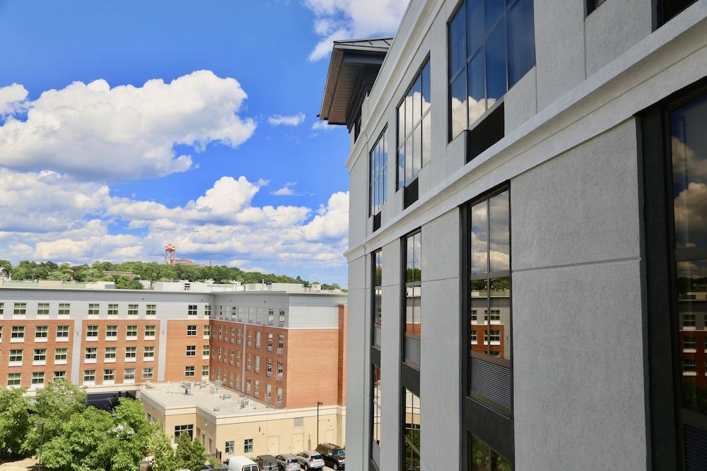 Doubletree By Hilton Boston Logan Airport Chelsea Hotel Exterior photo